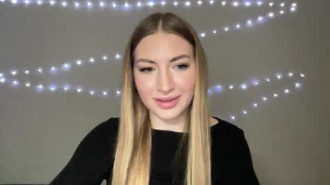 Milana online show from December 2024 07:01:01 PM
