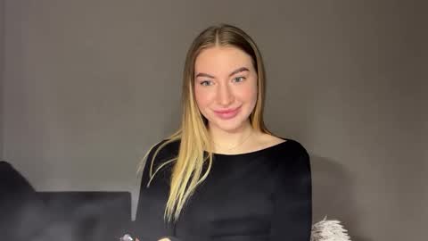 Milana online show from February 2025 07:00:01 PM