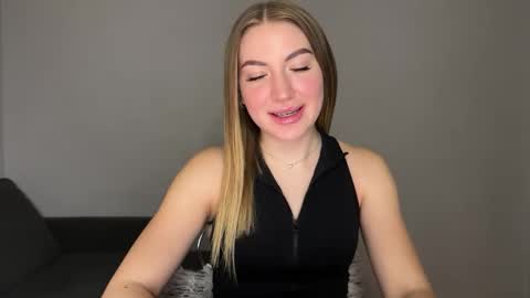 Milana online show from February 2025 06:26:02 PM