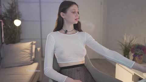 Milana   online show from February 2025 05:29:01 PM