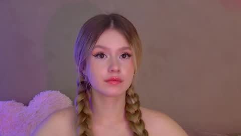 MilanaBalmain online show from October 2025 04:15:02 PM