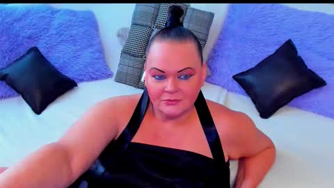 Lana online show from December 2025 09:02:01 AM