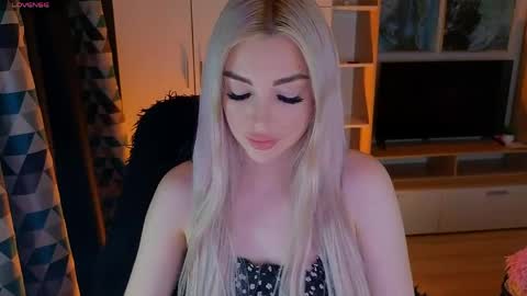 Snapshot of milanafox_ chatting on April 2026 06:52:02 PM Lana online show from April 2026 06:52:02 PM