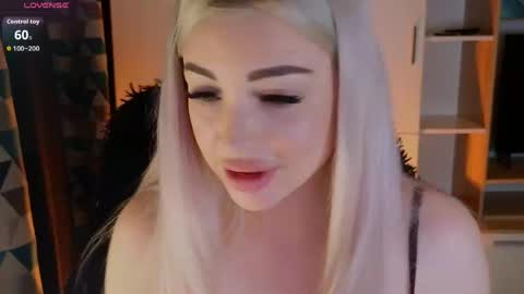 Snapshot of milanafox_ chatting on April 2026 08:42:02 PM Lana online show from April 2026 08:42:02 PM