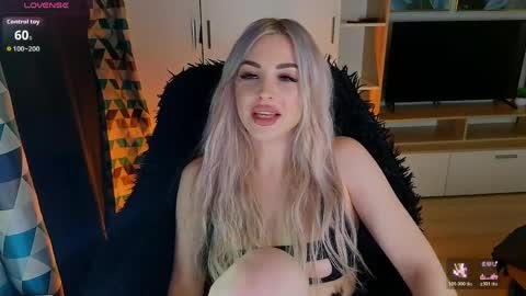 Snapshot of milanafox_ chatting on April 2026 08:25:02 PM Lana online show from April 2026 08:25:02 PM