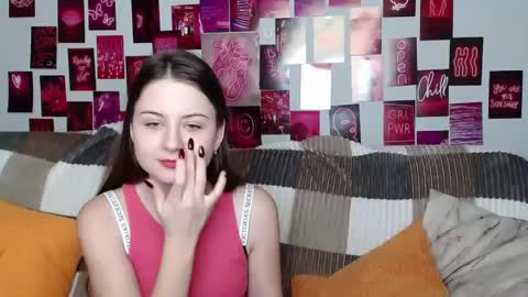 milanaroz online show from February 2025 04:54:01 PM