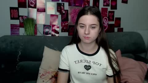 milanaroz online show from September 2025 04:51:02 PM