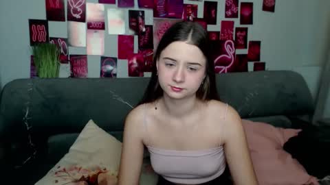 milanaroz online show from October 2025 04:57:02 AM