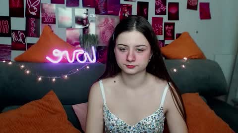 milanaroz online show from November 2025 06:05:01 AM