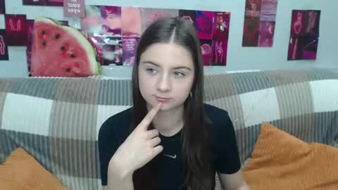 milanaroz online show from July 2026 04:40:02 AM