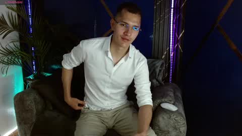 milandavid1 online show from April 2026 05:36:01 PM