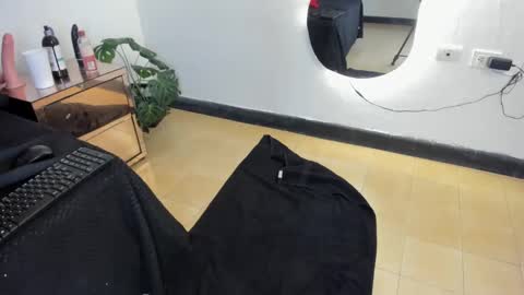 milanx2 online show from February 2025 09:38:01 PM