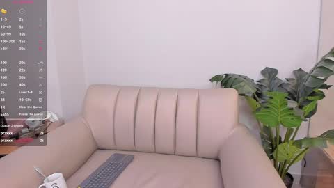 Snapshot of milaowens chatting on June 2026 01:17:02 PM Sexy Mila online show from June 2026 01:17:02 PM
