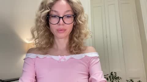 Snapshot of milayah chatting on October 2025 04:18:01 PM Mila online show from October 2025 04:18:01 PM