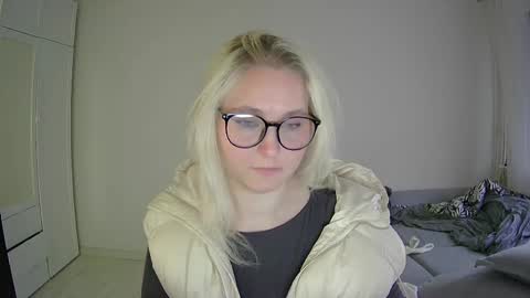 Snapshot of milena391630 chatting on April 2026 05:23:01 PM Milena new nonude shy blonde natural online show from April 2026 05:23:01 PM