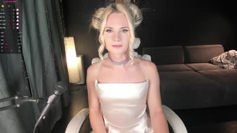 Snapshot of milena_marshmallows chatting on April 2026 02:00:01 AM Milena online show from April 2026 02:00:01 AM