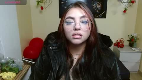 Snapshot of miley_clarck chatting on April 2026 12:33:01 PM Miley online show from April 2026 12:33:01 PM