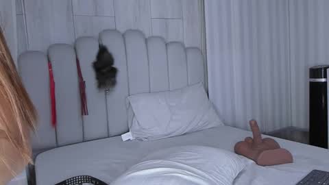 MILEY  online show from October 2025 02:33:01 AM