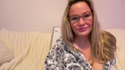 Snapshot of milf_goddess chatting on March 2025 04:56:01 AM MIlf Goddess online show from March 2025 04:56:01 AM
