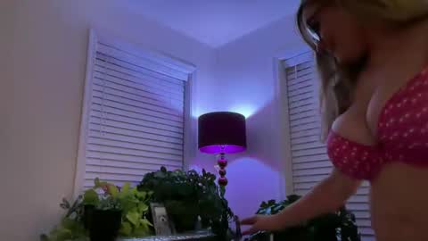 Snapshot of milf_goddess chatting on September 2025 07:23:01 AM MIlf Goddess online show from September 2025 07:23:01 AM