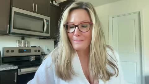 Snapshot of milf_goddess chatting on October 2025 02:34:01 PM MIlf Goddess online show from October 2025 02:34:01 PM