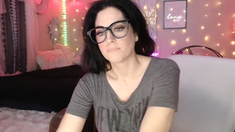 Milf Lacey online show from December 2024 09:37:01 PM