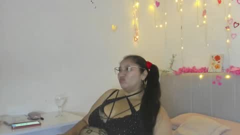 Snapshot of milf_latinn chatting on October 2025 05:44:02 PM milf latinn online show from October 2025 05:44:02 PM