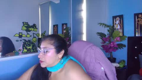 Snapshot of milf_latinn chatting on October 2025 01:45:02 PM milf latinn online show from October 2025 01:45:02 PM