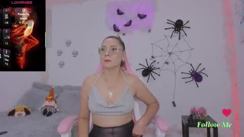 Aura  online show from October 2025 02:52:01 AM