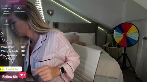 Snapshot of milfblondy chatting on January 2025 01:34:02 AM Ingrid online show from January 2025 01:34:02 AM