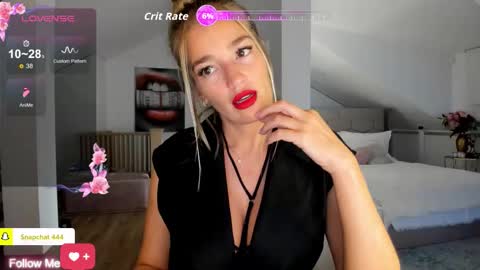 Snapshot of milfblondy chatting on October 2025 11:11:02 PM Ingrid online show from October 2025 11:11:02 PM