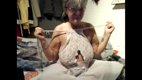 Milfchantal online show from September 2025 02:49:01 AM