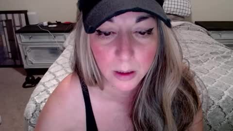 Snapshot of milfmonee chatting on December 2024 12:39:02 AM MILF Monee online show from December 2024 12:39:02 AM