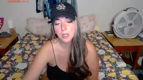 Snapshot of milfmonee chatting on September 2025 12:35:01 AM MILF Monee online show from September 2025 12:35:01 AM