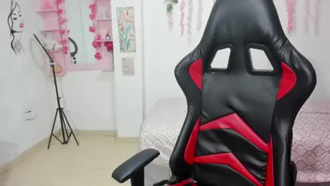 mili_fit11 online show from October 2025 02:27:01 PM