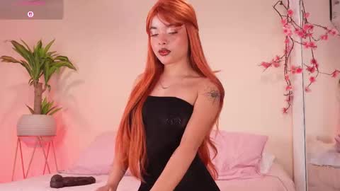 Snapshot of mili_moon_ chatting on November 2025 12:15:02 PM online show from November 2025 12:15:02 PM