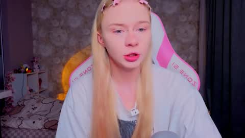 Snapshot of miliameow chatting on March 2026 10:57:02 PM Milia online show from March 2026 10:57:02 PM