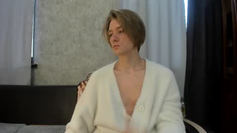 Snapshot of milkiwy chatting on December 2025 09:36:01 AM Isaac online show from December 2025 09:36:01 AM