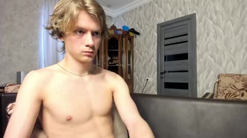 Snapshot of milkiwy chatting on May 2026 06:07:02 AM Isaac online show from May 2026 06:07:02 AM
