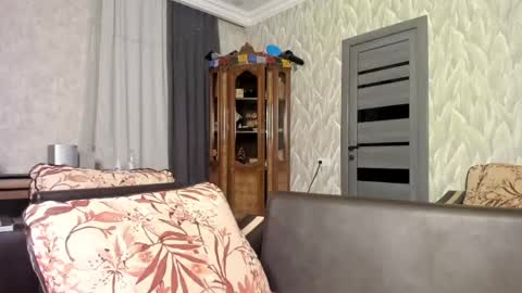 Snapshot of milkiwy chatting on May 2026 10:48:02 PM Isaac online show from May 2026 10:48:02 PM