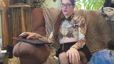 Snapshot of milkyseaofpeach chatting on December 2024 08:15:01 PM Peach Doll online show from December 2024 08:15:01 PM