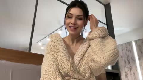 Snapshot of milla_bella chatting on December 2025 09:23:02 PM milla bella online show from December 2025 09:23:02 PM