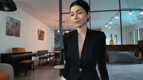 milla bella online show from February 2026 09:15:02 PM