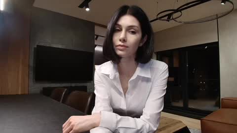 milla bella online show from April 2026 05:56:01 PM