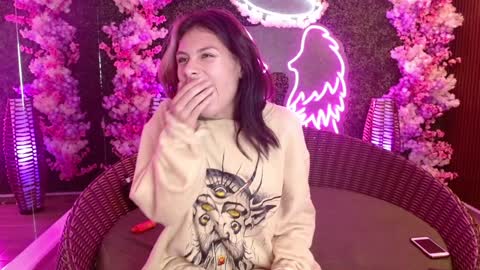 Snapshot of milla_davis chatting on December 2024 04:15:02 PM MILLA online show from December 2024 04:15:02 PM