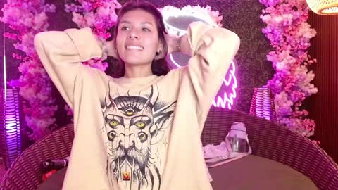 Snapshot of milla_davis chatting on December 2024 07:18:01 PM MILLA online show from December 2024 07:18:01 PM