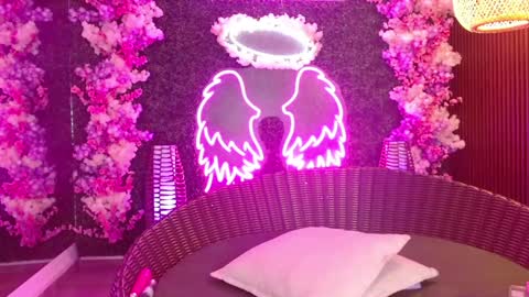 Snapshot of milla_davis chatting on December 2024 04:32:01 PM MILLA online show from December 2024 04:32:01 PM