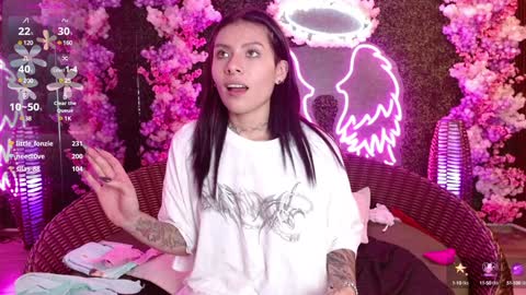 Snapshot of milla_davis chatting on January 2025 07:28:01 PM MILLA online show from January 2025 07:28:01 PM