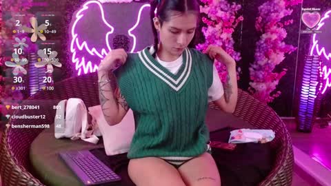 Snapshot of milla_davis chatting on January 2025 07:27:02 PM MILLA online show from January 2025 07:27:02 PM