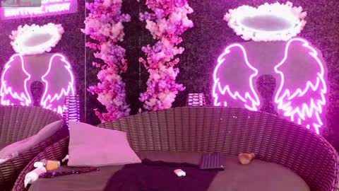 Snapshot of milla_davis chatting on January 2025 04:20:01 PM MILLA online show from January 2025 04:20:01 PM